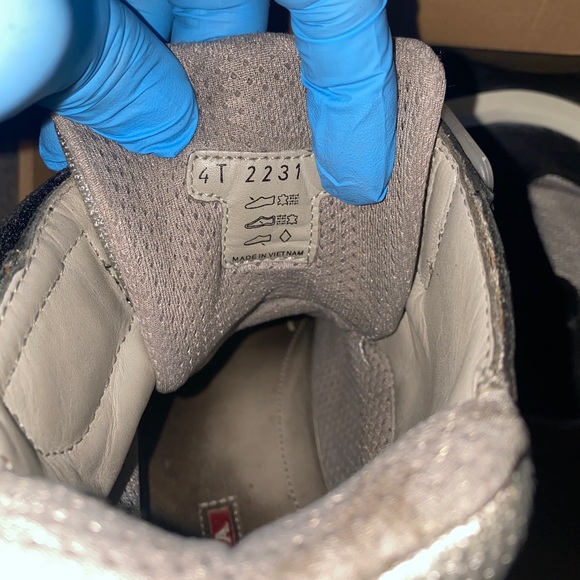 Prada boots mens used has marker marks on the toe section - Picture 5 of 8